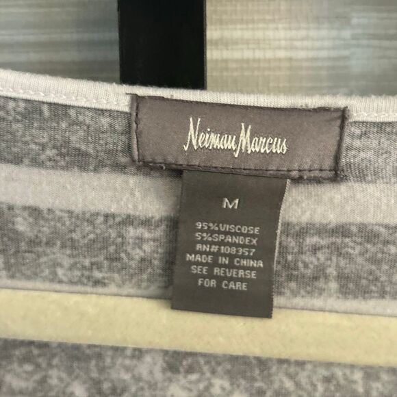 Neiman Marcus black and white striped pattern long sleeve scoopneck top M - Picture 2 of 4